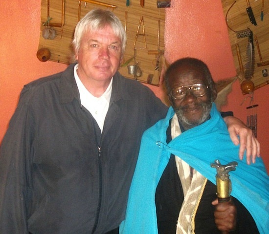 Интервью с зулуским шаманов Кредо Мутвой - Похищения и Рептилоиды
